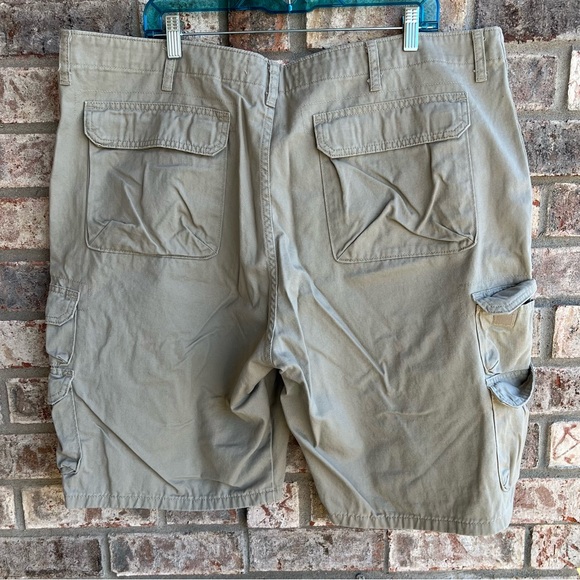 ππ£ Wrangler tan cargo shorts - Picture 6 of 9